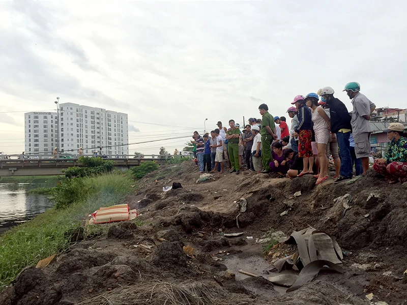 Sau 4 giờ tìm kiếm, thi thể nam thanh niên đã được lực lượng chức năng tìm thấy